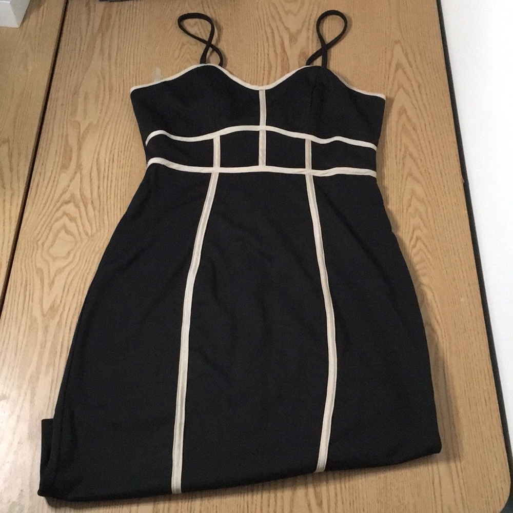 New Women’s Dress Very Stretchy Soft Lightweight Black Tan Size Small